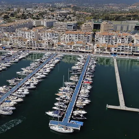 Cozy With Terrace And Huge Communal Swimming Pool And Tennis Courts In Puerto Banus Apartment