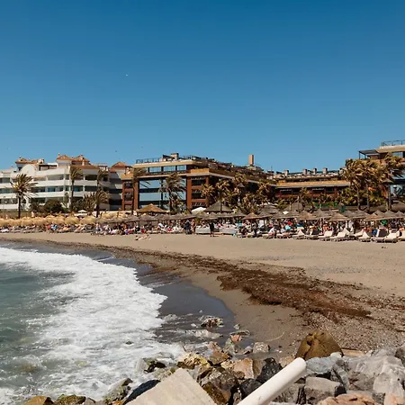 Cozy With Terrace And Huge Communal Swimming Pool And Tennis Courts In Puerto Banus
