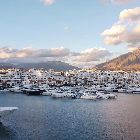 Cozy With Terrace And Huge Communal Swimming Pool And Tennis Courts In Puerto Banus