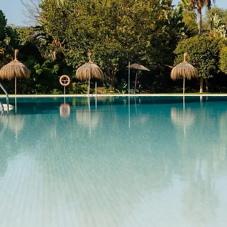 Cozy With Terrace And Huge Communal Swimming Pool And Tennis Courts In Puerto Banus Apartment *