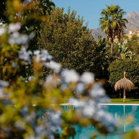 Cozy With Terrace And Huge Communal Swimming Pool And Tennis Courts In Puerto Banus Apartment Marbella
