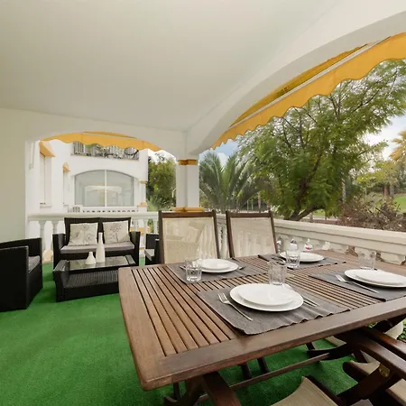 Cozy With Terrace And Huge Communal Swimming Pool And Tennis Courts In Puerto Banus *