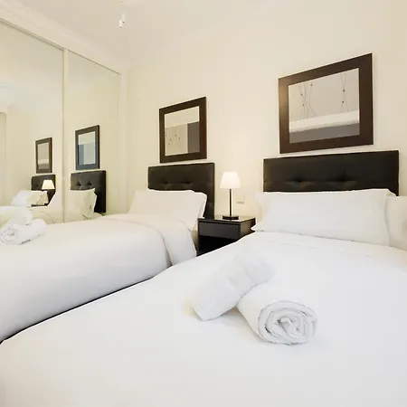 Cozy With Terrace And Huge Communal Swimming Pool And Tennis Courts In Puerto Banus Apartment
