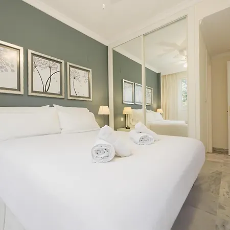 Cozy With Terrace And Huge Communal Swimming Pool And Tennis Courts In Puerto Banus Apartment *