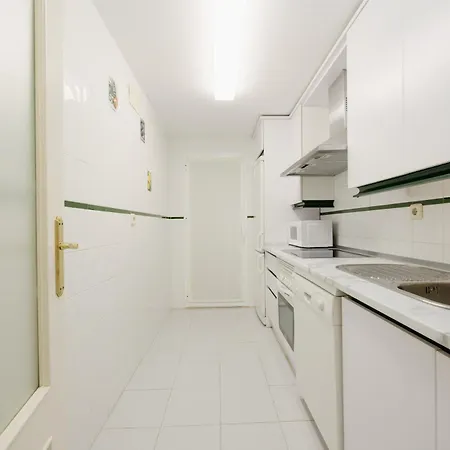 Apartment Cozy With Terrace And Huge Communal Swimming Pool And Tennis Courts In Puerto Banus Marbella